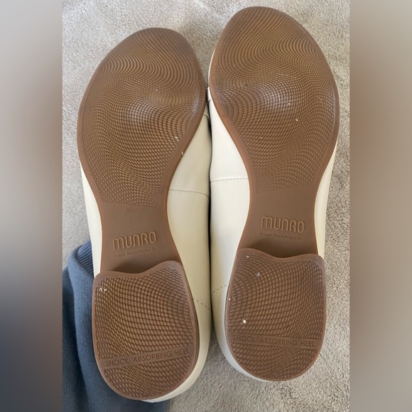 NWOT - Munro - Tanya Bit Loafer - Cream - Size 8.5 - Picture 5 of 11